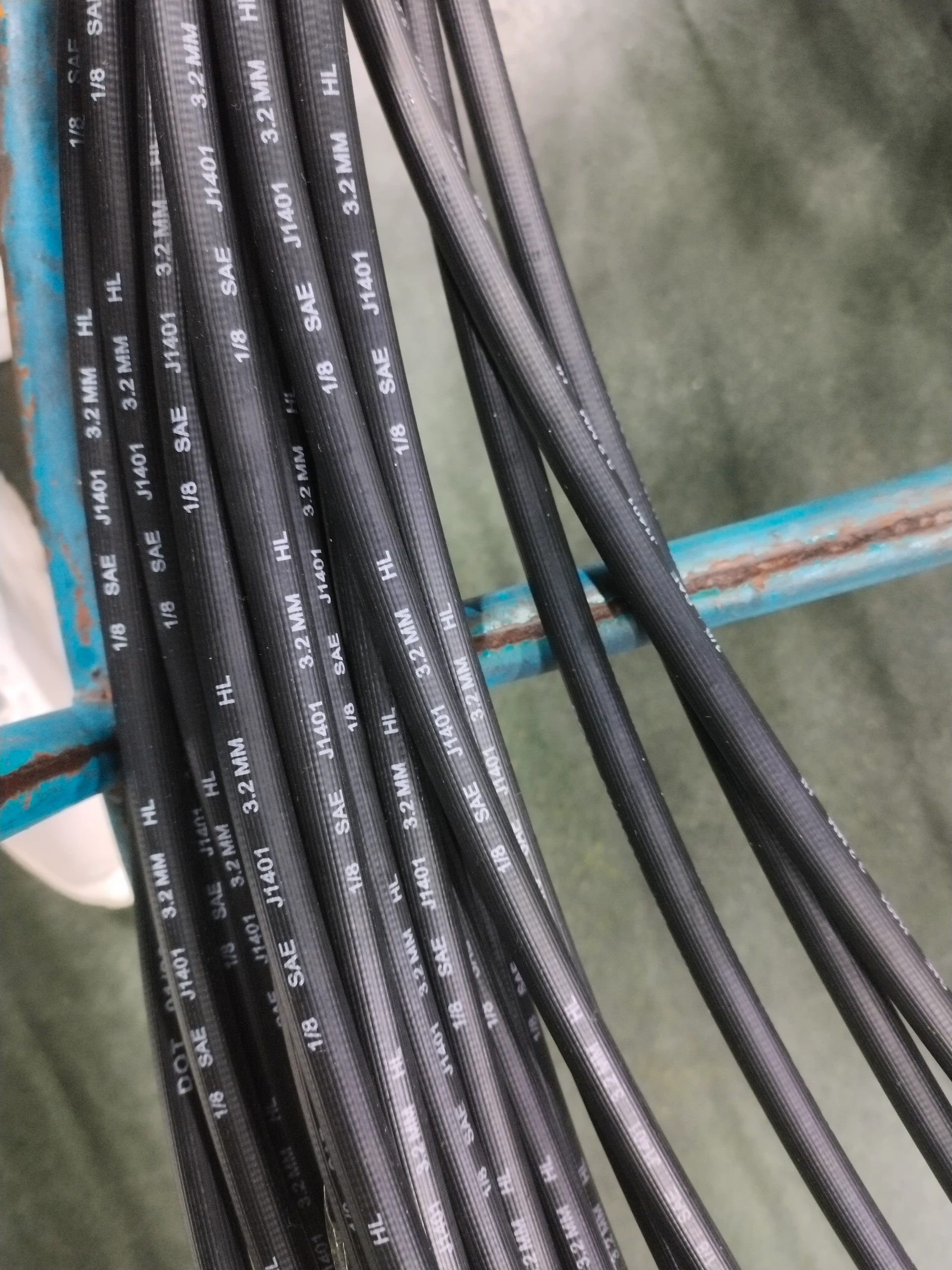 fuel supply tube